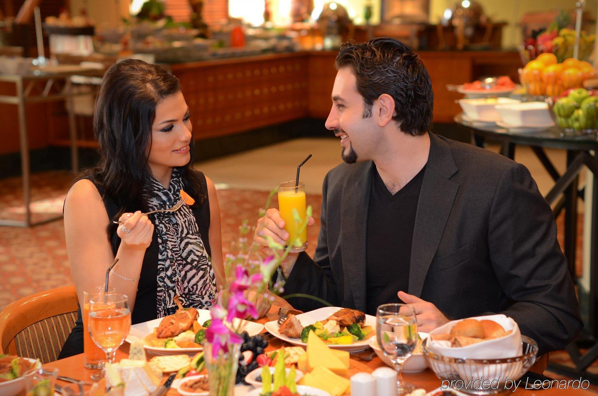 Swiss-Belhotel Sharjah Restaurante foto