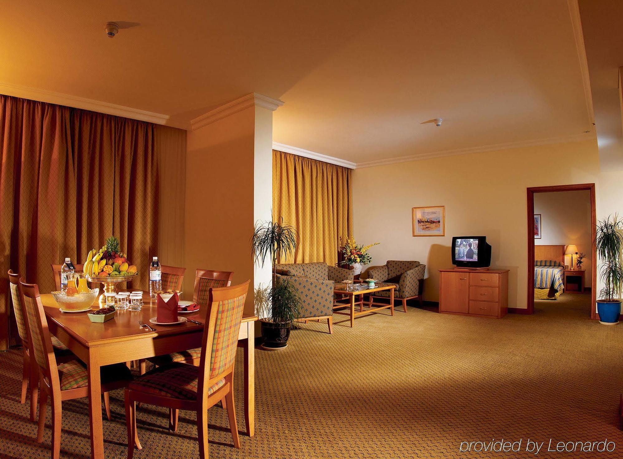 Swiss-Belhotel Sharjah Quarto foto